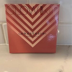 Anastasia Beverly Hills Sun Dipped Glow Kit